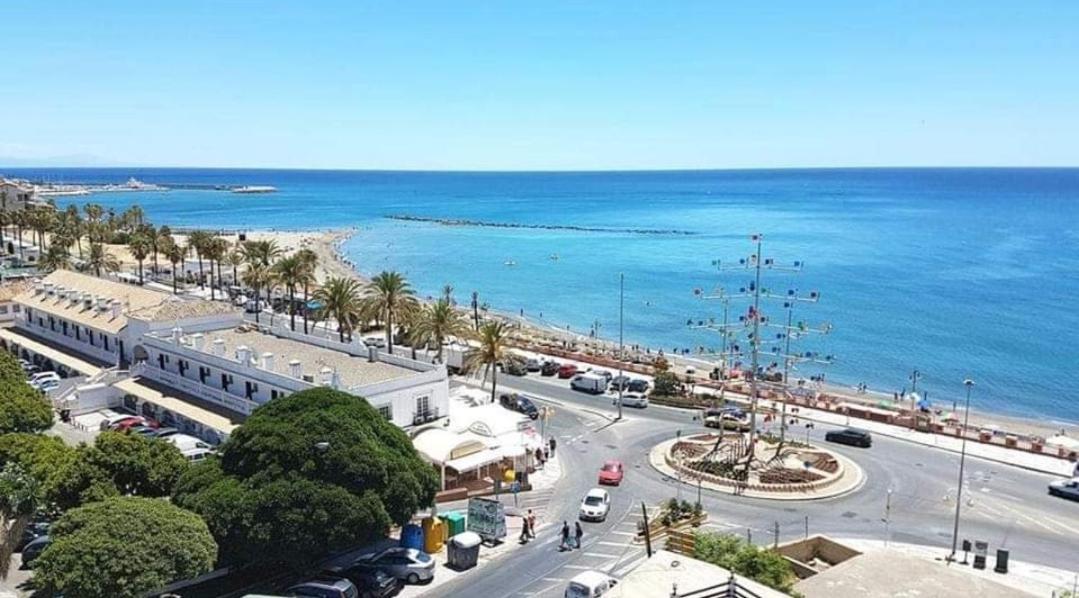 Apartamentos Holidays Benalbeach Benalmádena Exteriör bild