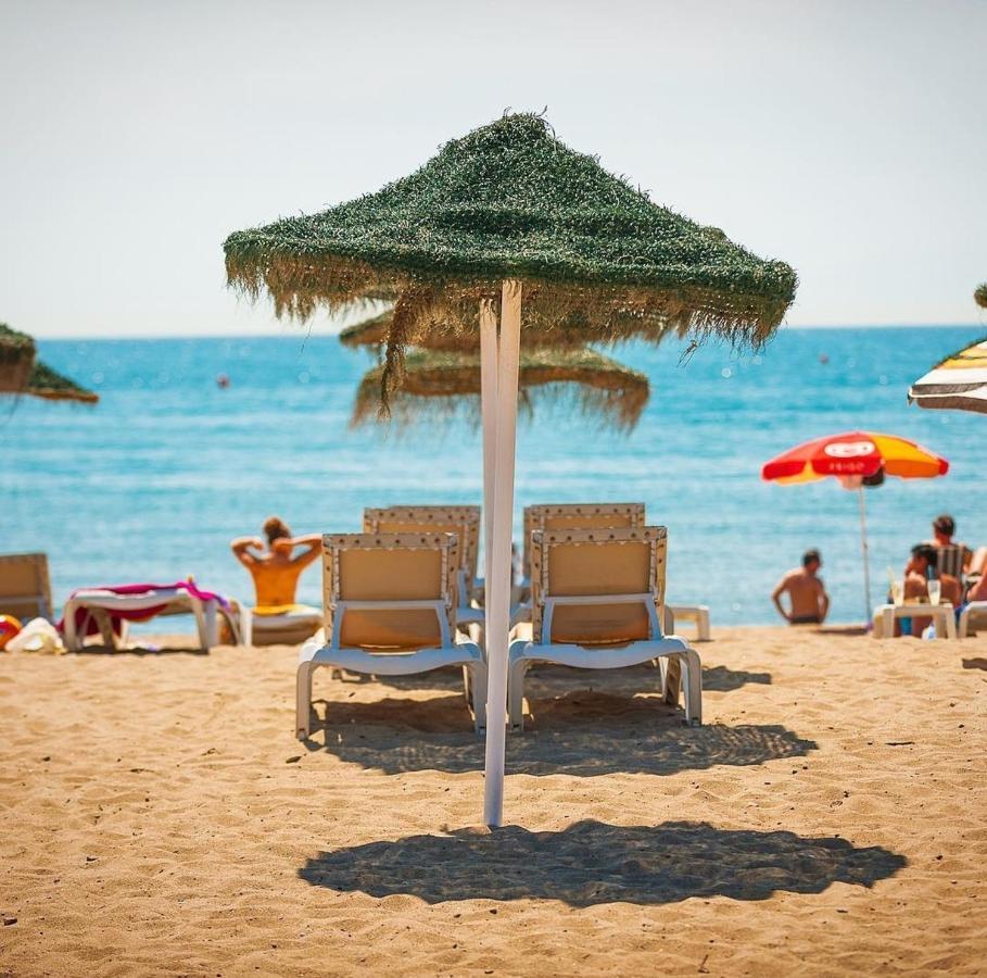 Apartamentos Holidays Benalbeach Benalmádena Exteriör bild