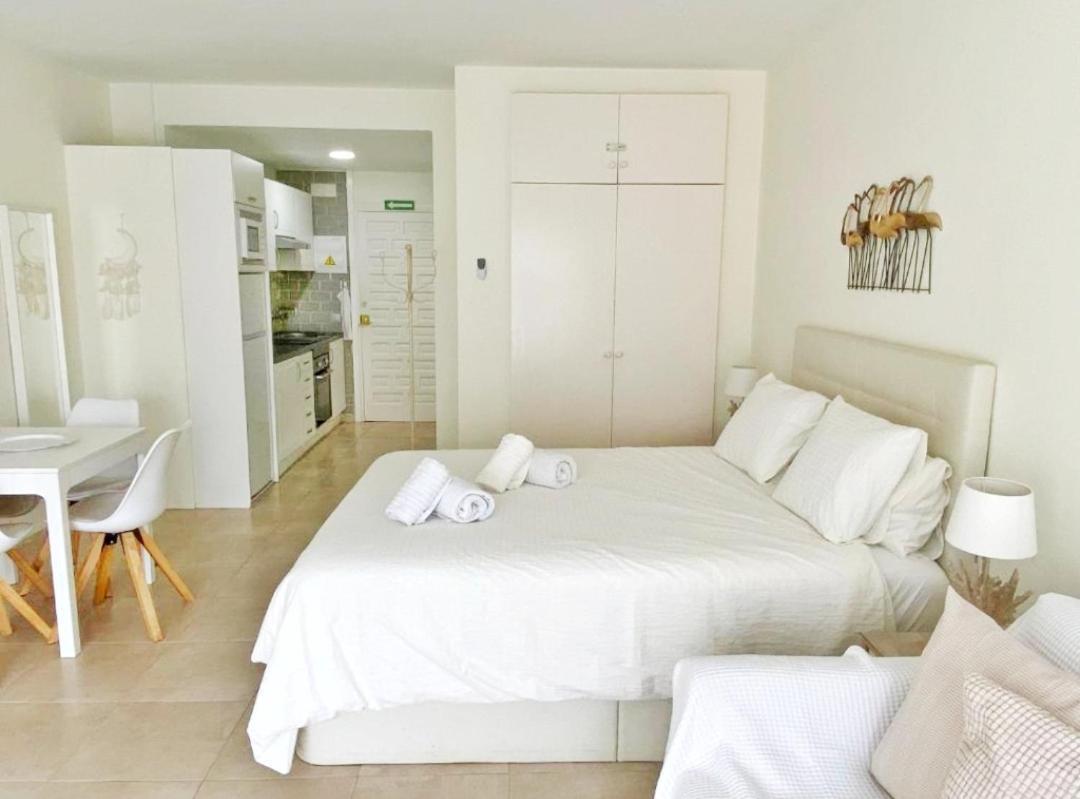 Apartamentos Holidays Benalbeach Benalmádena Exteriör bild
